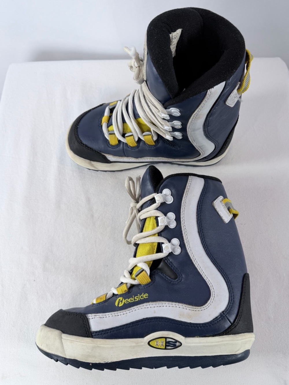 Heelside Kids Snowboard Boots in Blue Black White Size 3